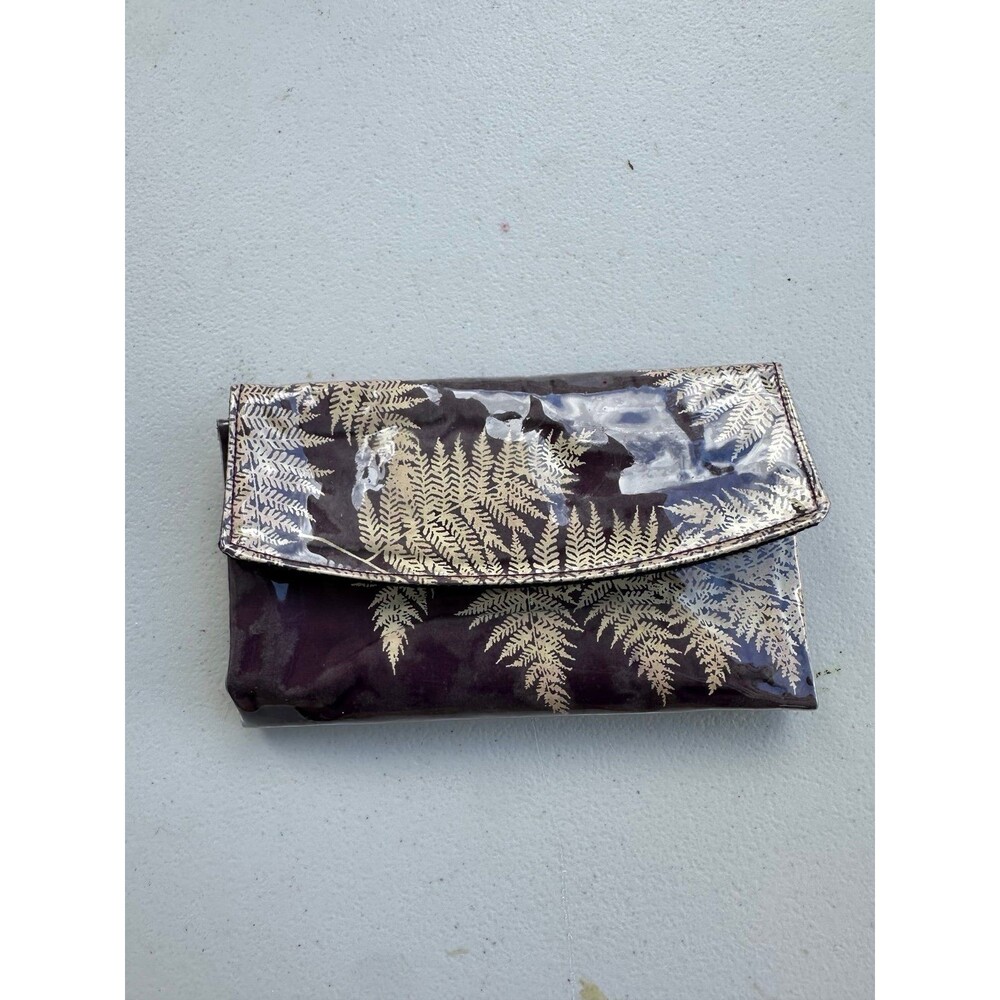 Handmade Hawaiian Palapalai Fern Plastic Exterior Hook Lopp Tri-Fold Wallet
